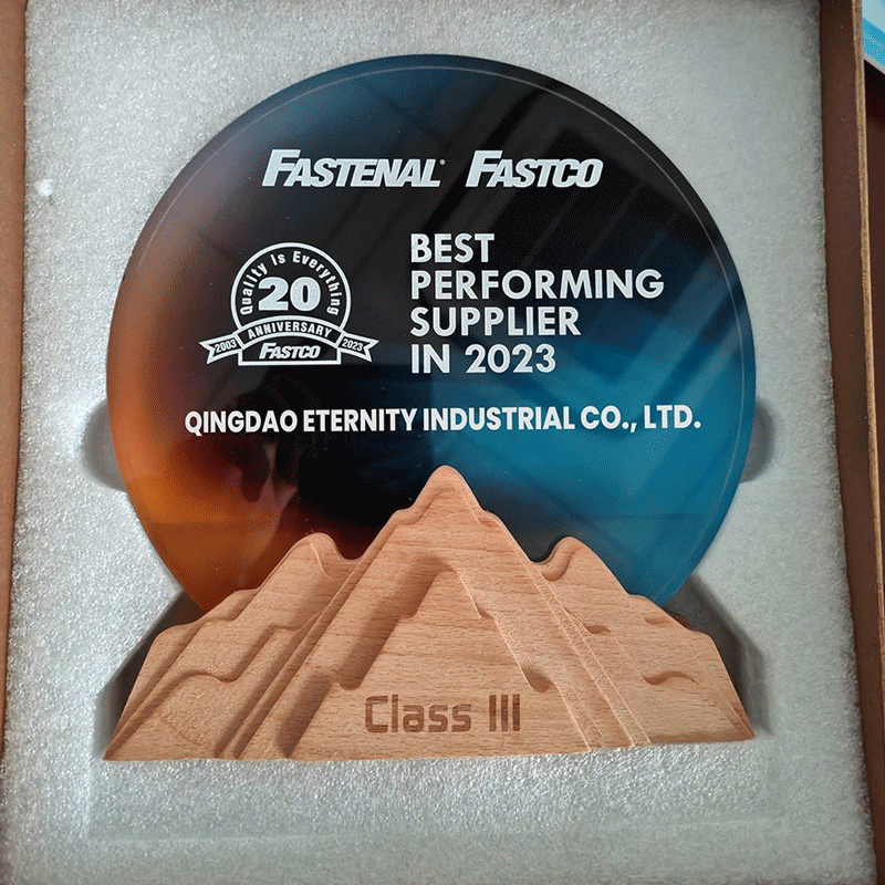 2024 Шанхайская компания FASTENAL посетила наш завод и вручила нам награду.